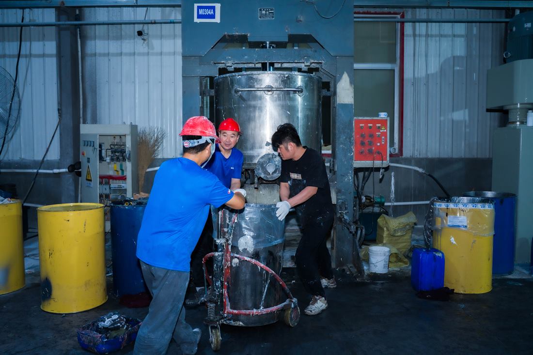 固扬涂料工厂生产与质量管理实景